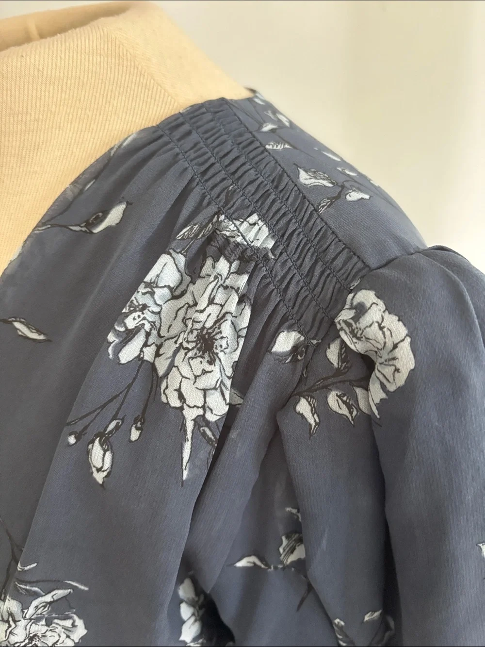 Club Monaco Slate Blue Floral V-Neck Puff Sleeve Maxi Dress - Picture 4 of 6